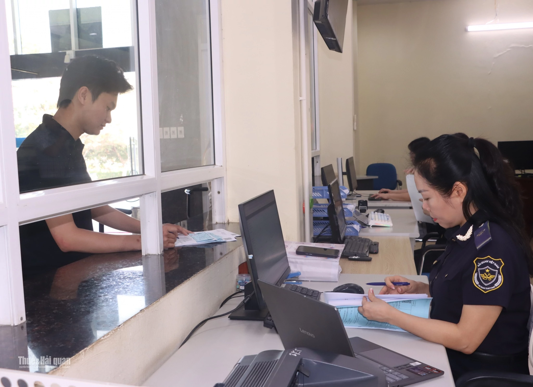 Triển khai nhiều giải pháp tạo thuận lợi cho hoạt động xuất nhập khẩu