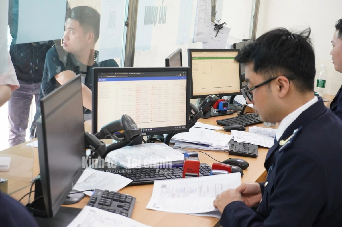 Công tác kiểm soát góp phần phát hiện, xử lý các hành vi vi phạm pháp luật hải quan. Ảnh: H.Nụ