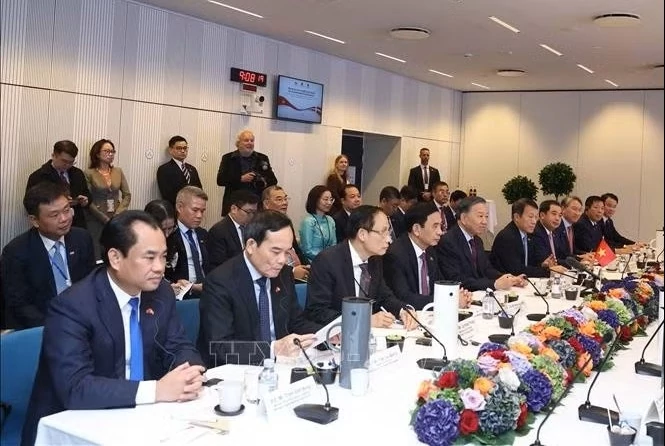 Tổng Bí thư, Chủ tịch nước Tô Lâm gặp gỡ lãnh đạo một số doanh nghiệp tiêu biểu của Đan Mạch Tổng Bí thư, Chủ tịch nước Tô Lâm gặp gỡ lãnh đạo một số doanh nghiệp tiêu biểu của Đan Mạch