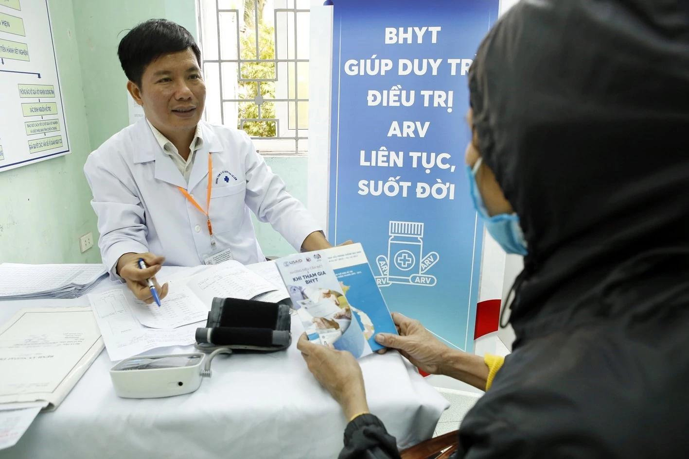 Bảo hiểm y tế giữ nhịp điều trị ARV, củng cố hành trình chấm dứt AIDS