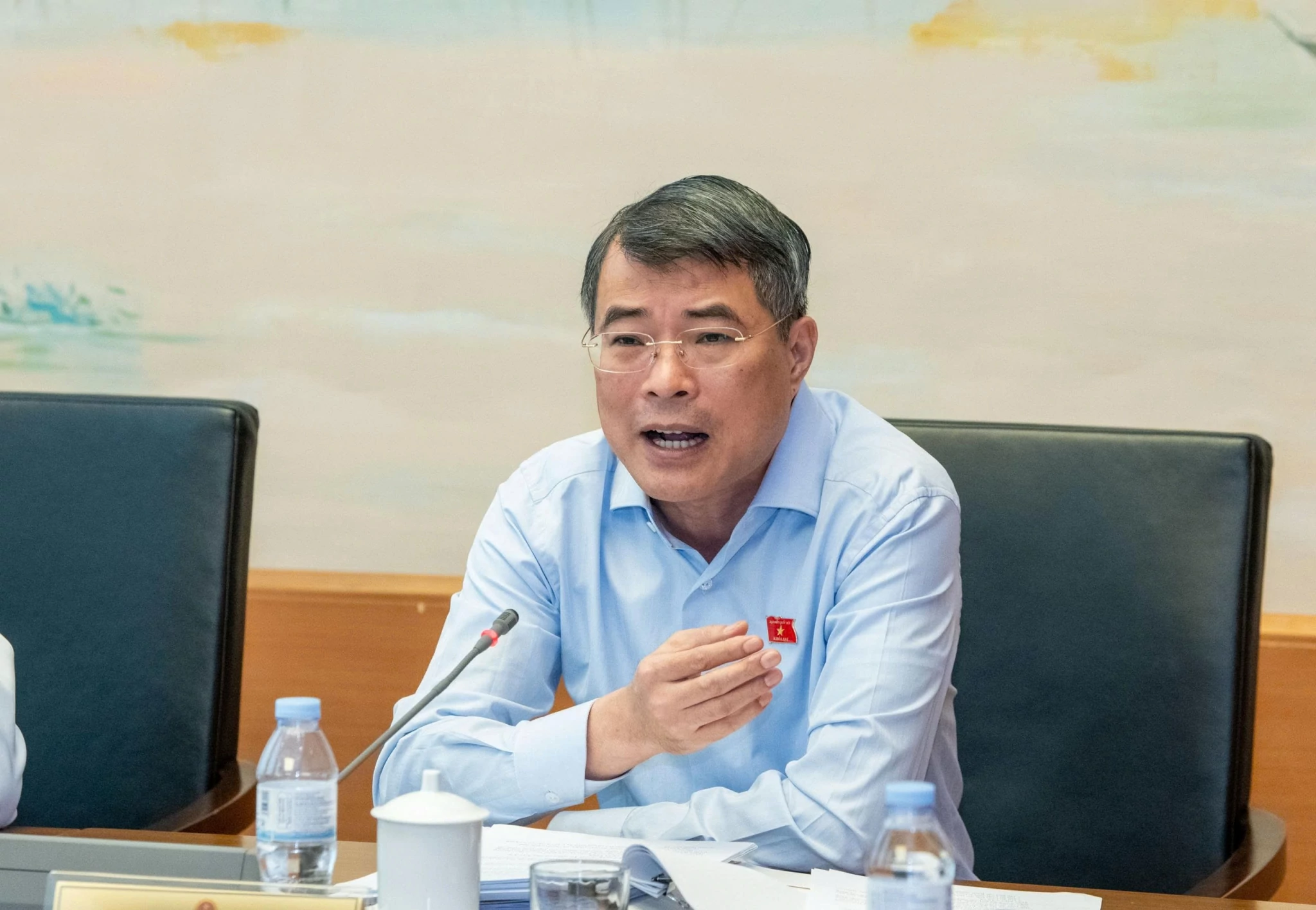 Thủ tướng Chính phủ: Cắt khâu trung gian, đưa giá thuốc, thiết bị y tế về vùng giá hợp lý