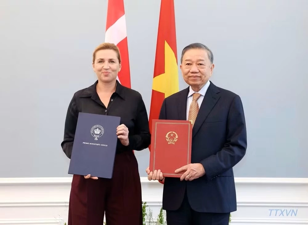 Tuyên bố chung về việc thiết lập quan hệ Đối tác chiến lược toàn diện giữa nước Cộng hòa xã hội chủ nghĩa Việt Nam và Đan Mạch Tuyên bố chung về việc thiết lập quan hệ Đối tác chiến lược toàn diện giữa nước Cộng hòa xã hội chủ nghĩa Việt Nam và Đan Mạch