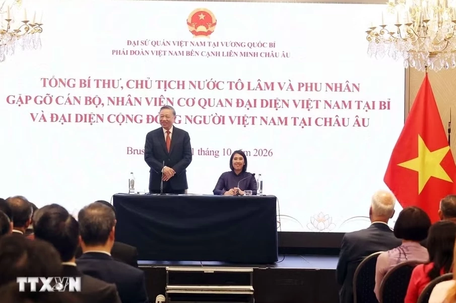 tong bi thu chu tich nuoc to lam va phu nhan bat dau tham chinh thuc lien minh chau au va vuong quoc bi
