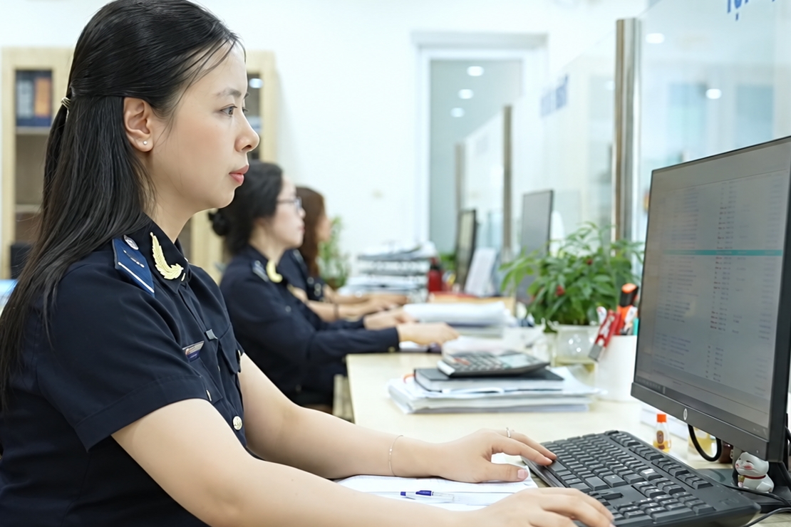 Hải quan khu vực XII thu ngân sách vượt dự toán hơn 272 tỷ đồng