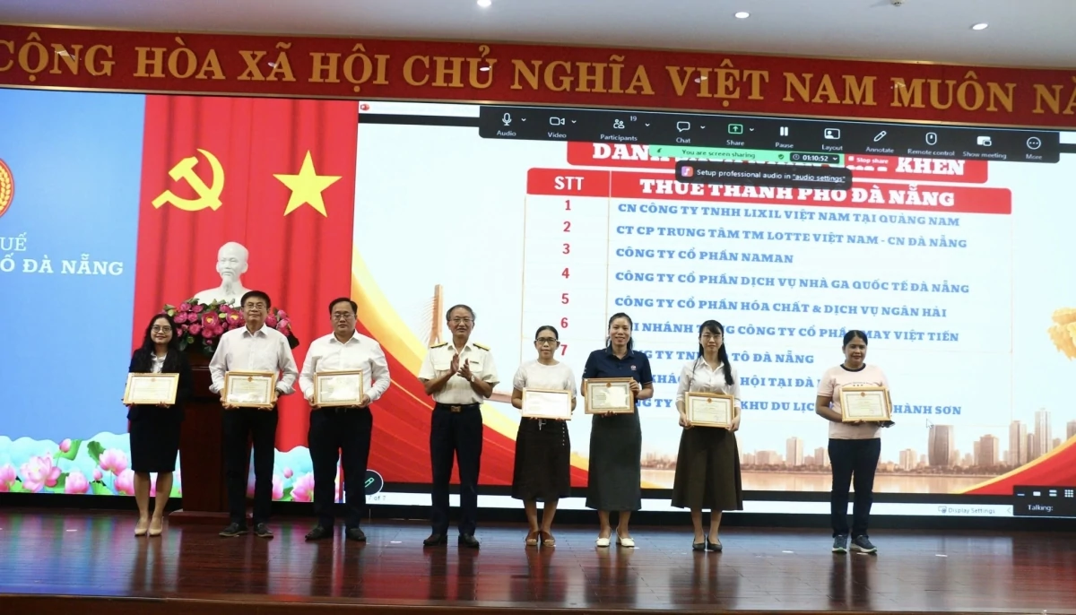 Việc khen thưởng, vinh danh người nộp thuế vẫn được các cơ quan Thuế triển khai hàng năm. Ảnh: Minh Chân.