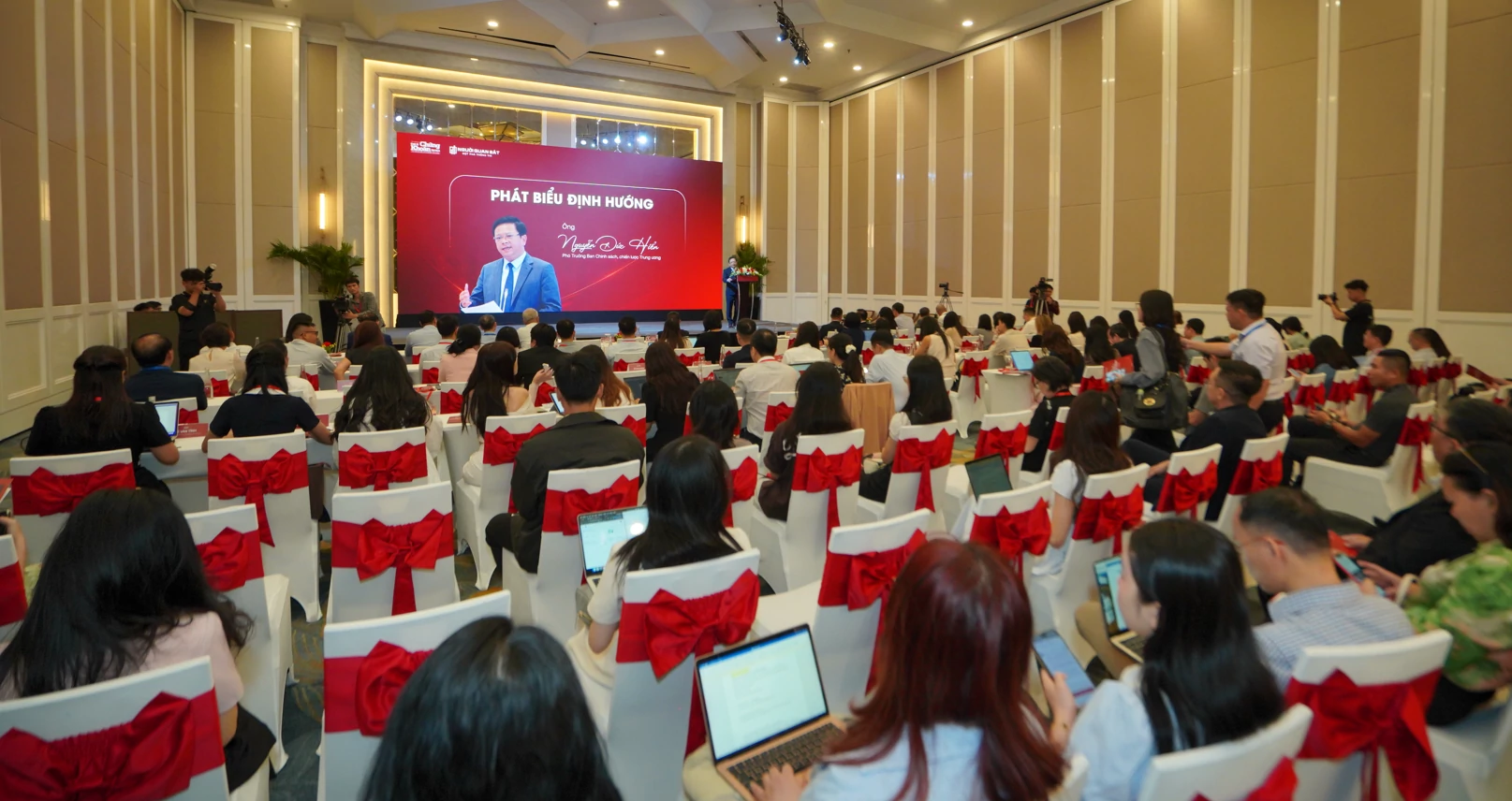 Tháo gỡ điểm nghẽn, khơi thông nguồn lực cho mục tiêu tăng trưởng cao Tháo gỡ điểm nghẽn, khơi thông nguồn lực cho mục tiêu tăng trưởng cao