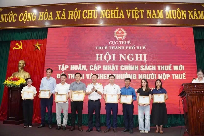 tieu chi ton vinh nguoi nop thue ghi nhan dong gop khuyen khich khen thuong