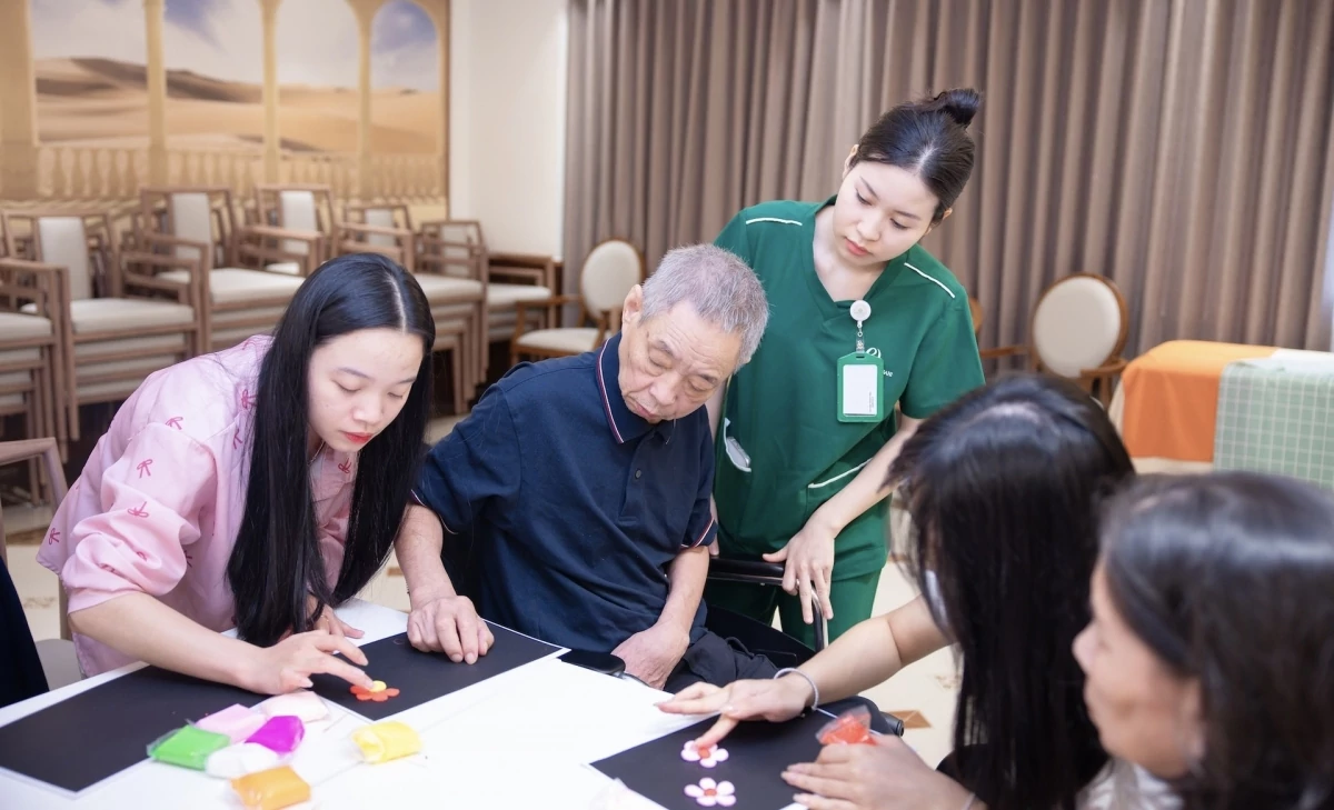 Xã hội hóa chăm sóc người cao tuổi: Cơ hội cho kinh tế tư nhân Xã hội hóa chăm sóc người cao tuổi: Cơ hội cho kinh tế tư nhân