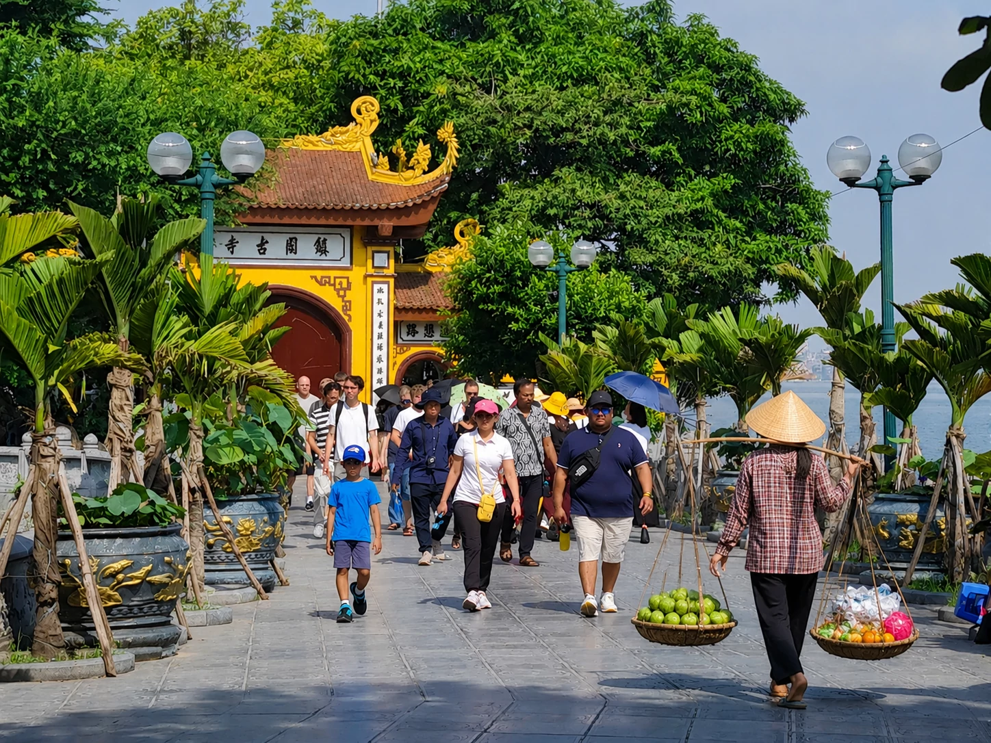 Du lịch Việt Nam: Tháo gỡ điểm nghẽn, tạo đột phá để trở thành ngành kinh tế mũi nhọn Du lịch Việt Nam: Tháo gỡ điểm nghẽn, tạo đột phá để trở thành ngành kinh tế mũi nhọn