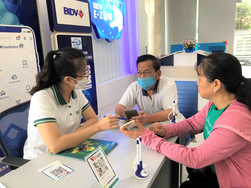 Chi trả lương hưu qua tài khoản: Thuận tiện cần đi cùng quản lý chặt chẽ