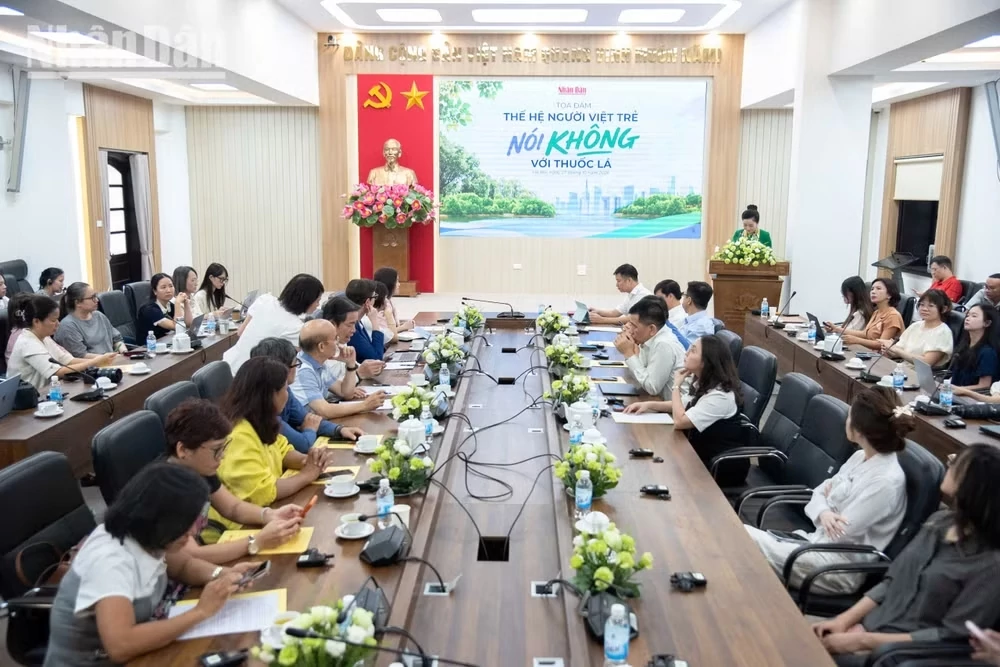 Chặn thuốc lá tiếp cận thế hệ trẻ từ môi trường số đến điểm bán