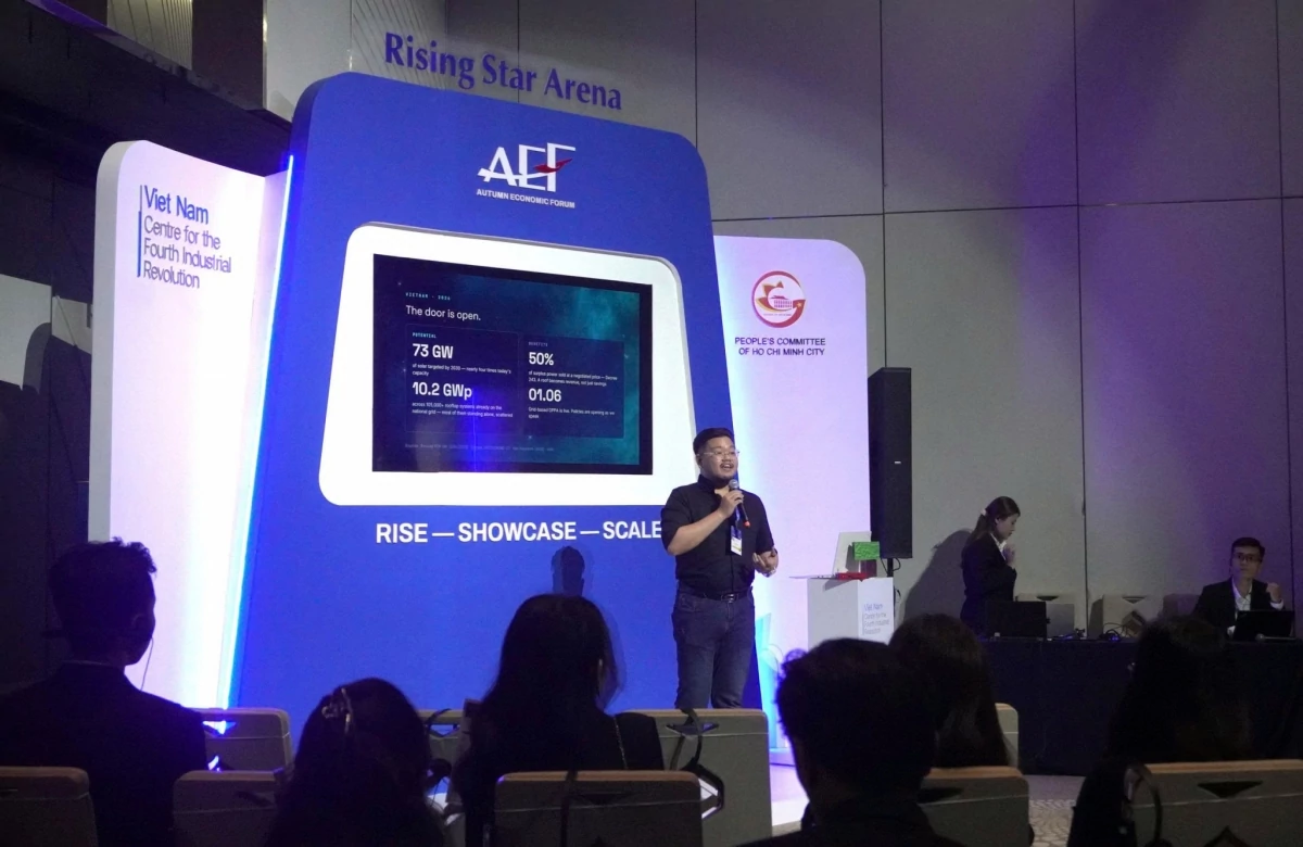 ông Kỳ Quang Minh, Giám đốc Khối Công nghệ và Đổi mới Kỹ thuật của SolarBK chia sẻ về nền tảng quản lý năng lượng ERIS. Ảnh: Tâm An Khi dữ liệu trở thành chìa khóa quản lý năng lượng hiệu quả