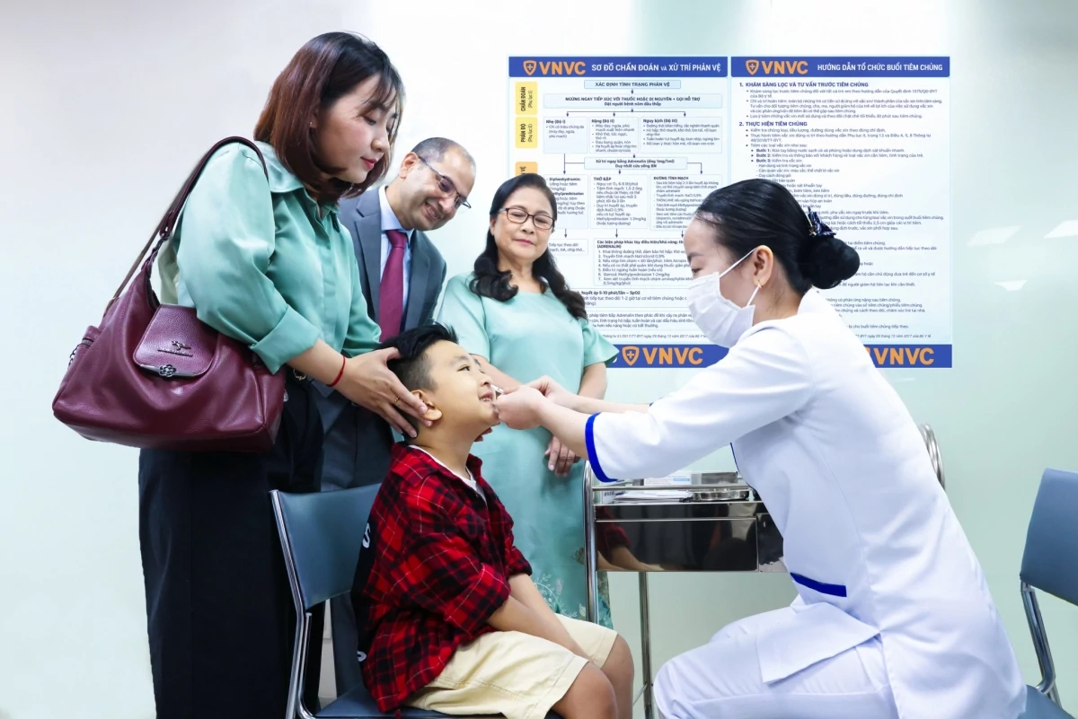 Việt Nam lần đầu có vắc xin cúm công nghệ mới dạng xịt