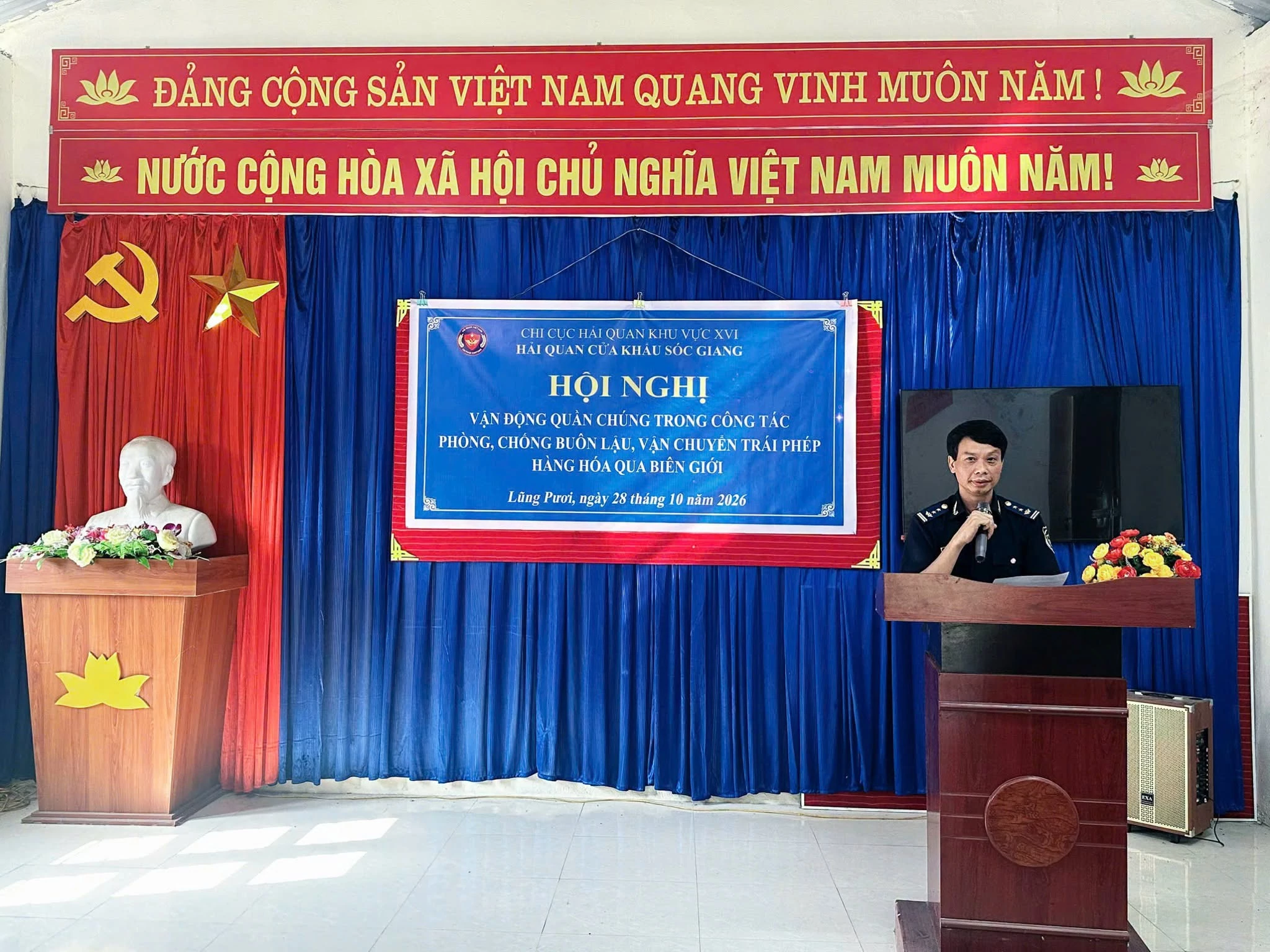 Hải quan cửa khẩu Sóc Giang tuyên truyền pháp luật cho cư dân biên giới