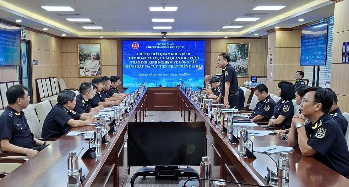 Đại diện Chi cục Hải quan khu vực 1 làm việc với Đại diện Đại diện Chi cục Hải quan khu vực 2 về công tác kiểm soát ma túy, tiền chất ma túy