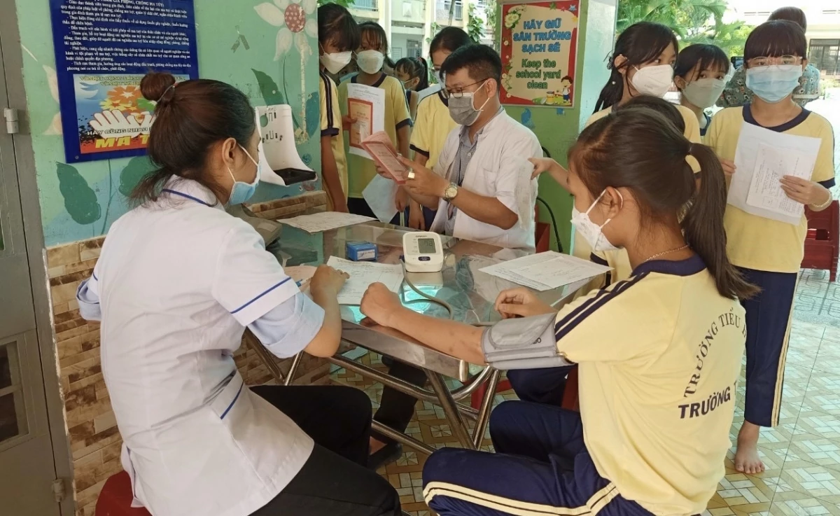 Đến tháng 10/2026, Vĩnh Long đạt 97,63% học sinh sinh viên tham gia bảo hiểm y tế