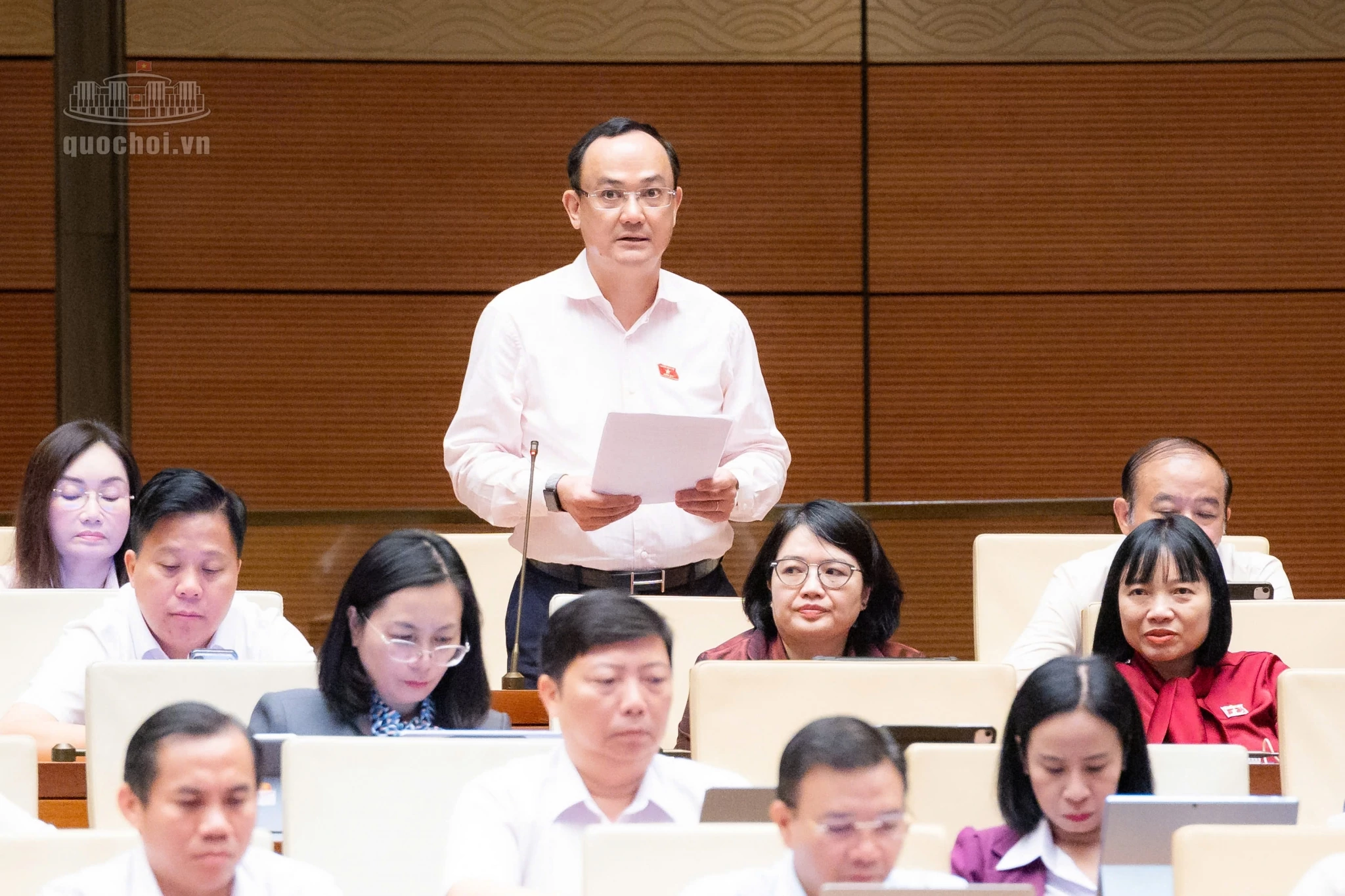 Đại biểu Quốc hội đề nghị cấm chuyển nhượng nhà trên giấy để ngăn đầu cơ, lướt sóng Đại biểu Quốc hội đề nghị cấm chuyển nhượng nhà trên giấy để ngăn đầu cơ, lướt sóng