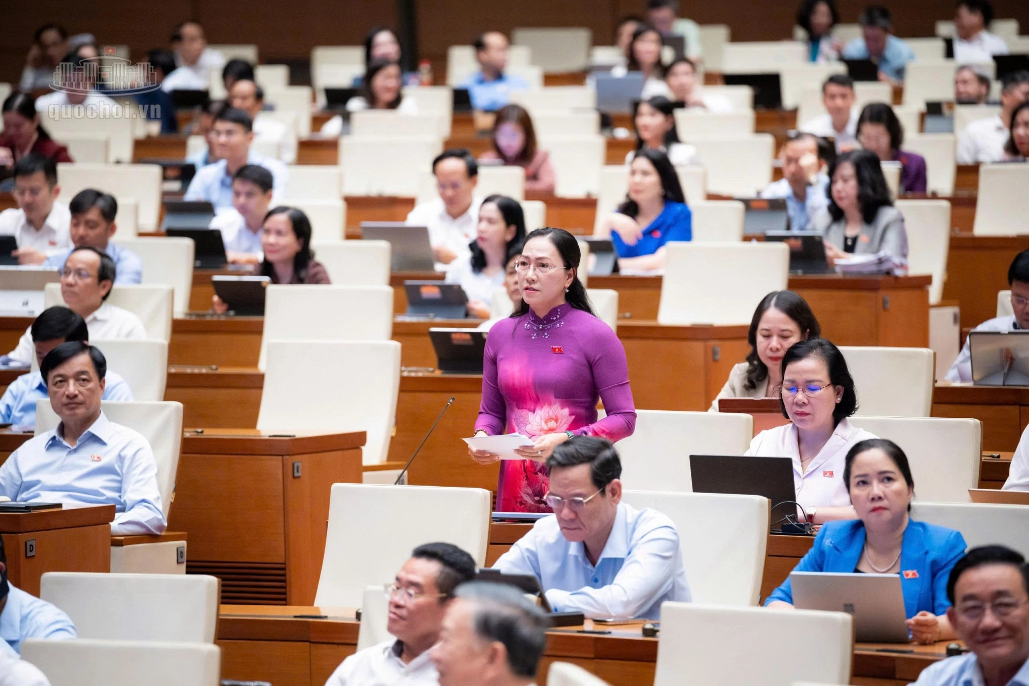 Đại biểu Quốc hội: Cần có chính sách đãi ngộ tương xứng với viên chức cấp xã