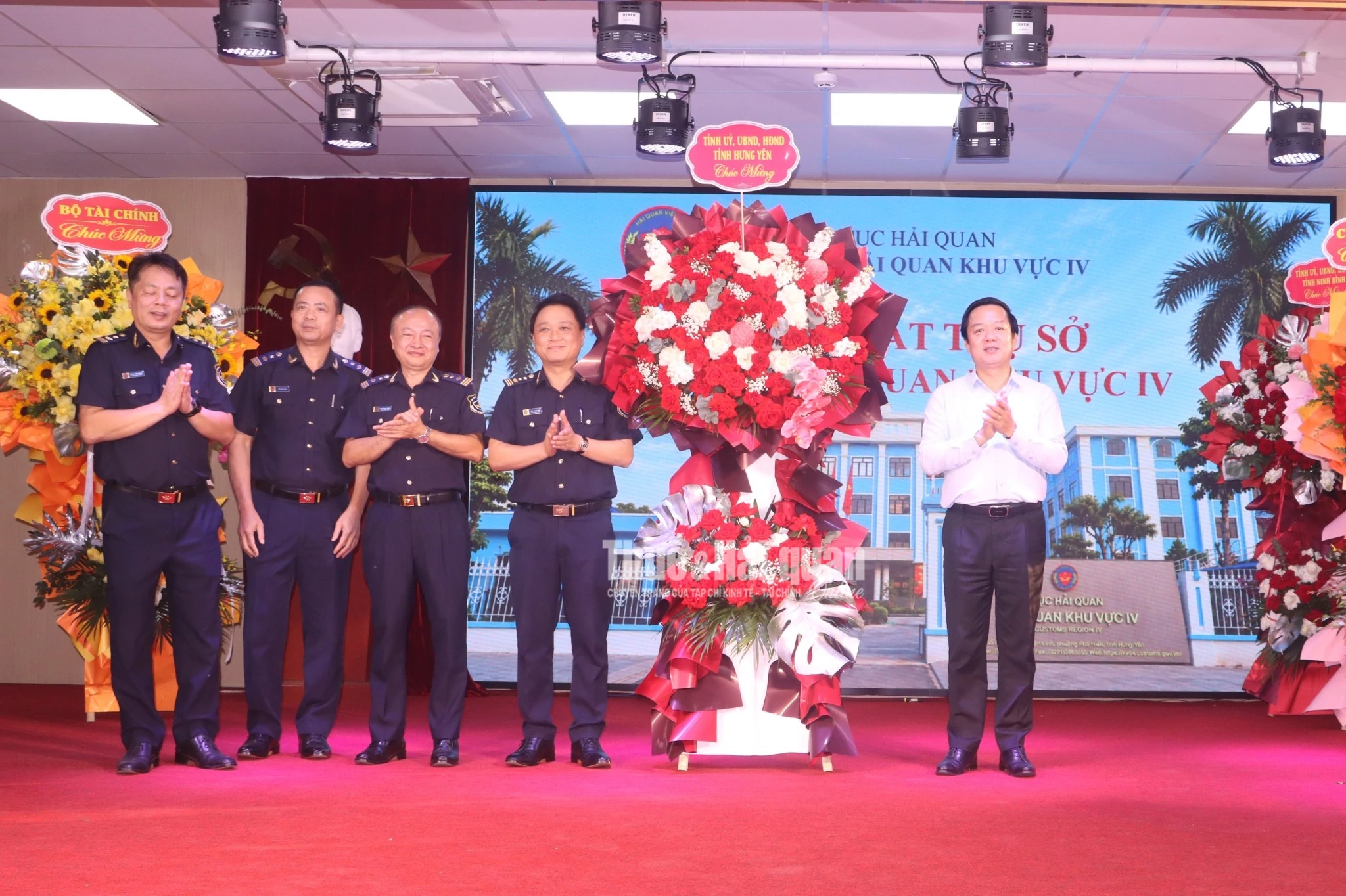 Hải quan khu vực IV lần đầu đạt kim ngạch xuất nhập khẩu 100 tỷ USD