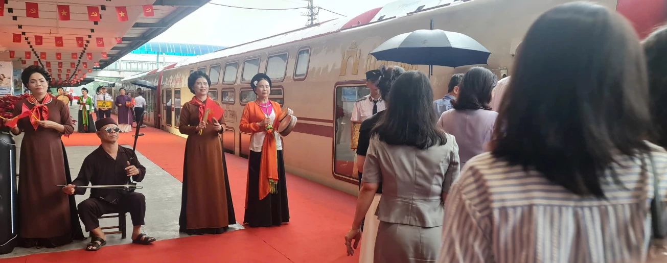 Phát huy giá trị di sản, văn hóa trong phát triển kinh tế, du lịch ngành Đường sắt Việt Nam Phát huy giá trị di sản, văn hóa trong phát triển kinh tế, du lịch ngành Đường sắt Việt Nam