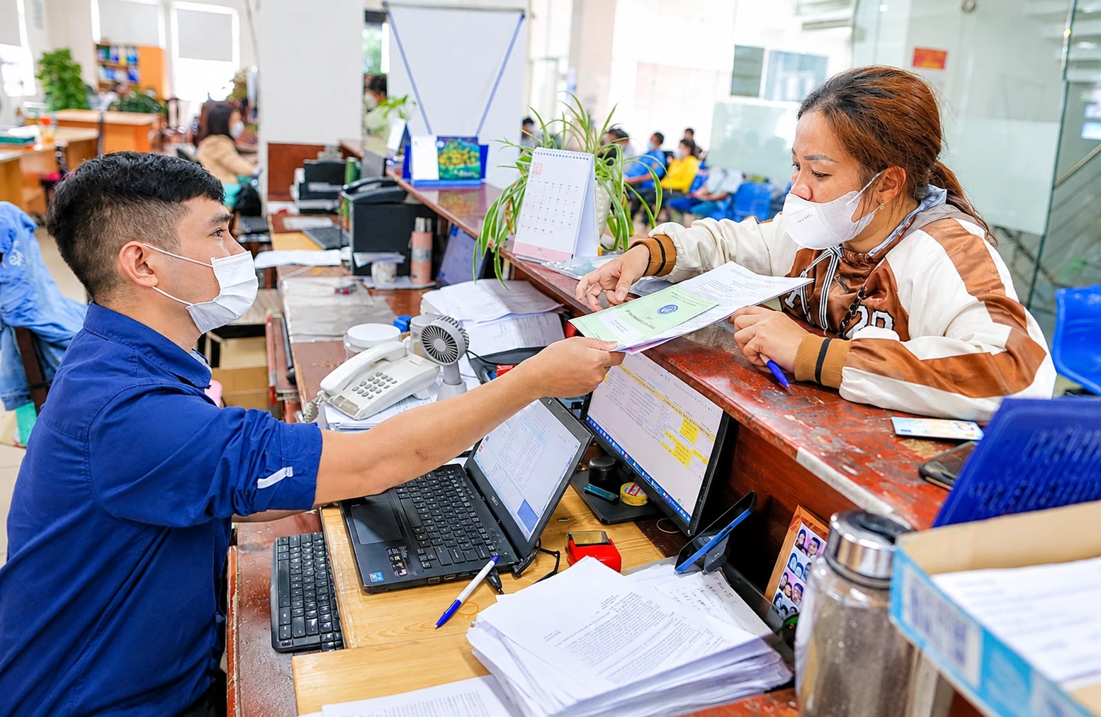 Đóng bảo hiểm xã hội thấp hơn thu nhập: Người lao động thiệt thòi dài hạn