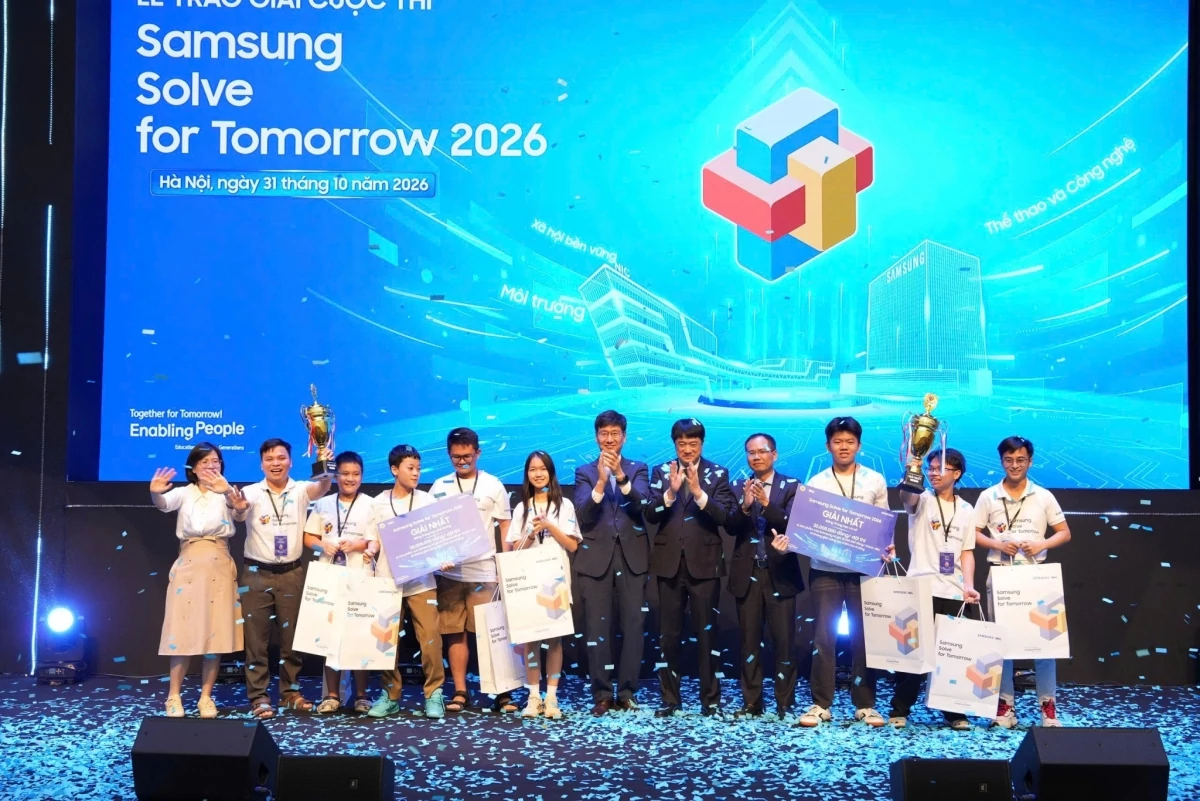 Hai đội thi đạt giải Nhất cuộc thi Samsung Solve for Tomorrow 2026. 