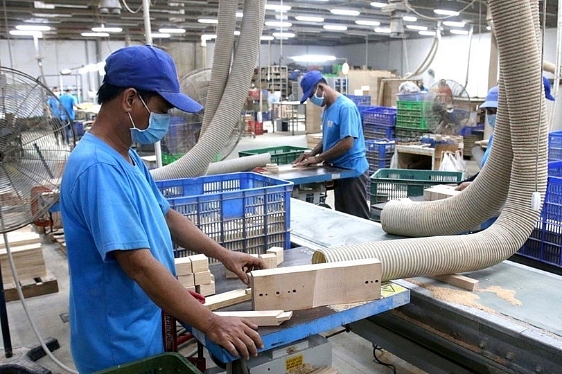 Chính sách hỗ trợ tài chính mới sẽ góp phần giúp doanh nghiệp, tổ chức và người dân vượt qua khó khăn do tác động của dịch Covid-19. 	Ảnh: Ngọc Hiển