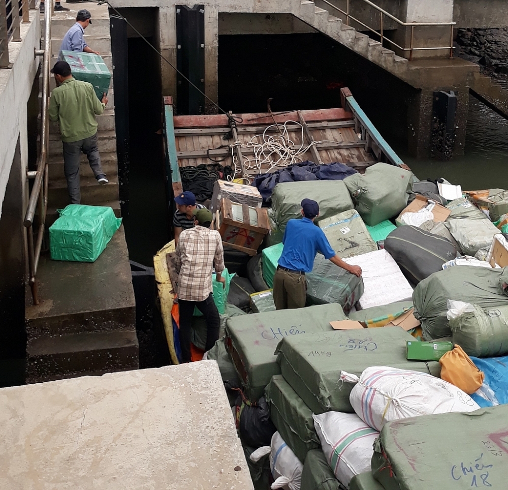 Hàng hóa vi phạm trong vụ việc do Hải đội 1 chủ trì phát hiện.	 Ảnh: T.Bình