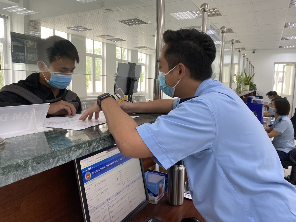Hướng dẫn khai số tiếp nhận hợp đồng gia công để đáp ứng điều kiện miễn thuế