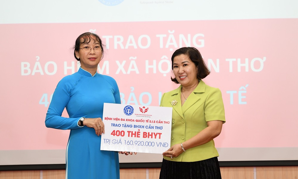 BV S.I.S Cần Thơ tặng 400 thẻ BHYT giúp người khó khăn