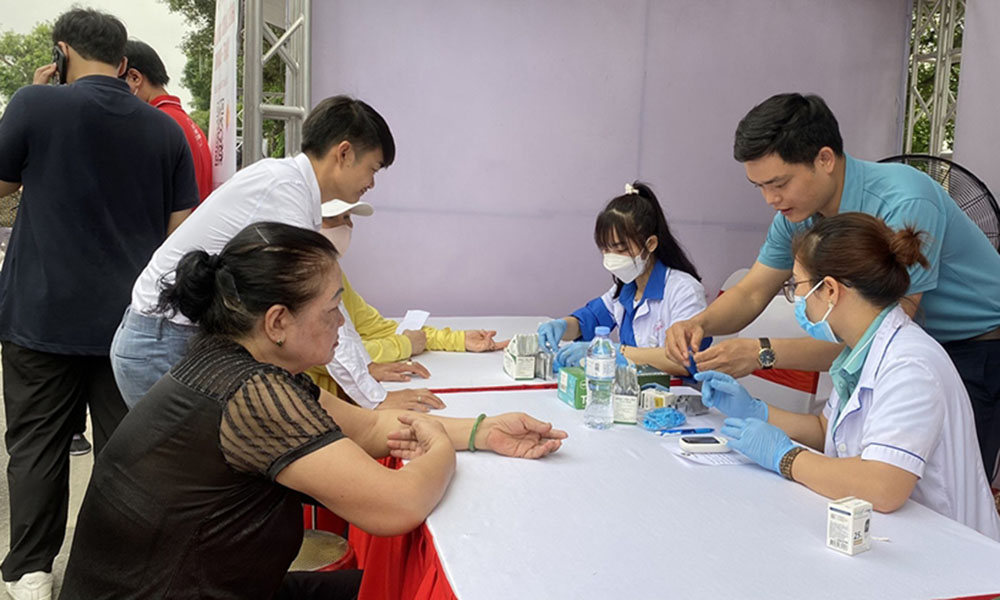 20.000 y, bác sĩ tham gia Hành trình Thầy thuốc trẻ làm theo lời Bác