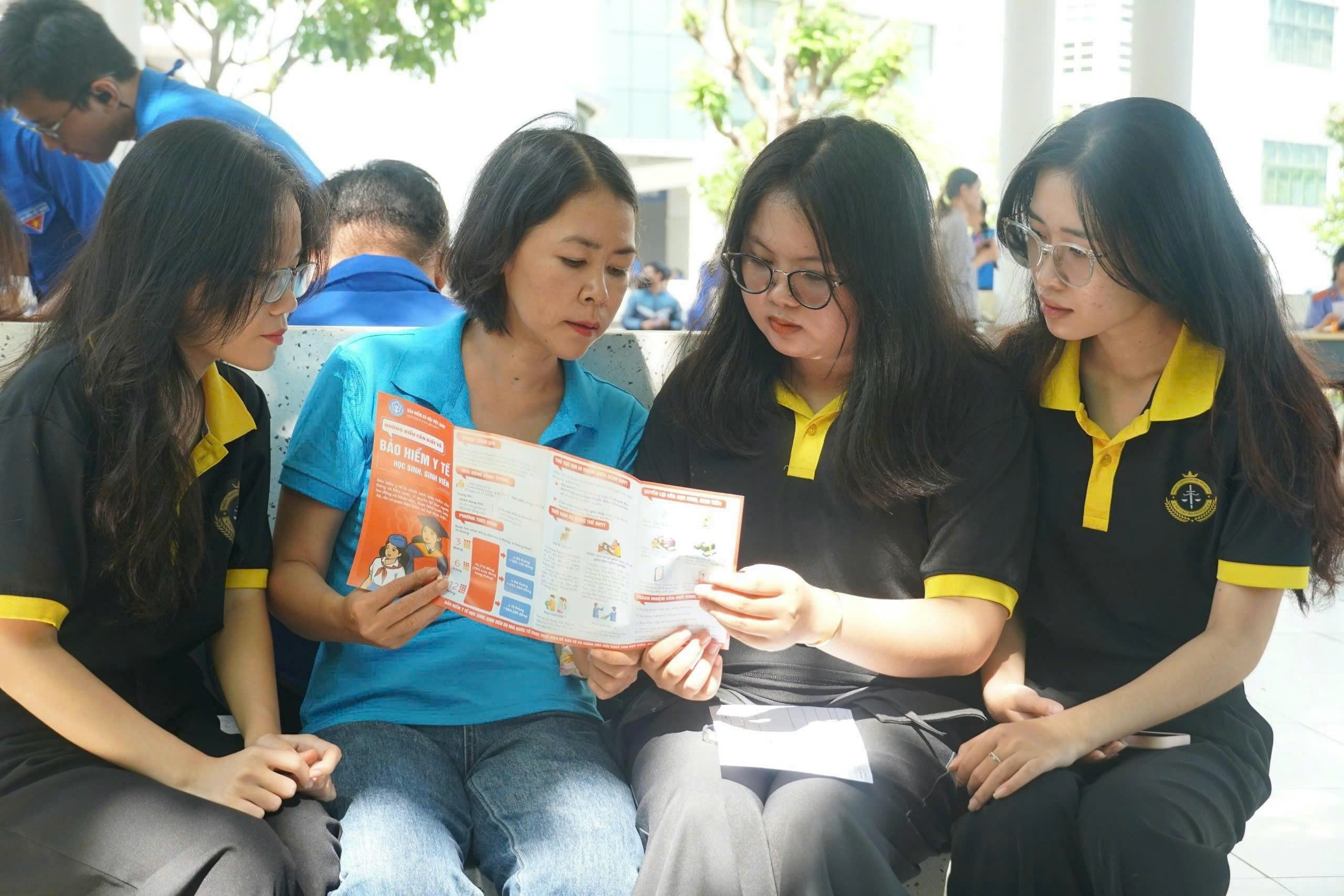BHXH TP. Hồ Chí Minh: Yêu cầu nộp hồ sơ, chuyển tiền đóng BHXH, BHYT đúng quy định
