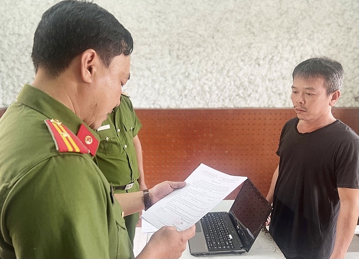 Khởi tố, bắt tạm giam đối tượng chuyên sản xuất thuốc bảo vệ thực vật giả