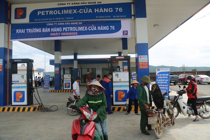 Bộ Tài chính đề xuất giảm kịch sàn thuế bảo vệ môi trường để “giảm nhiệt” giá xăng, dầu