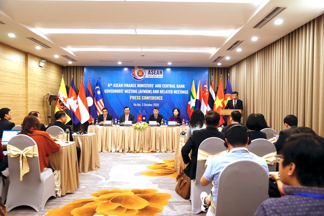 Toàn cảnh buổi họp báo.
