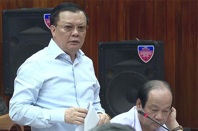 Bộ trưởng Bộ Tài chính Đinh Tiến Dũng phát biểu tại buổi làm việc.