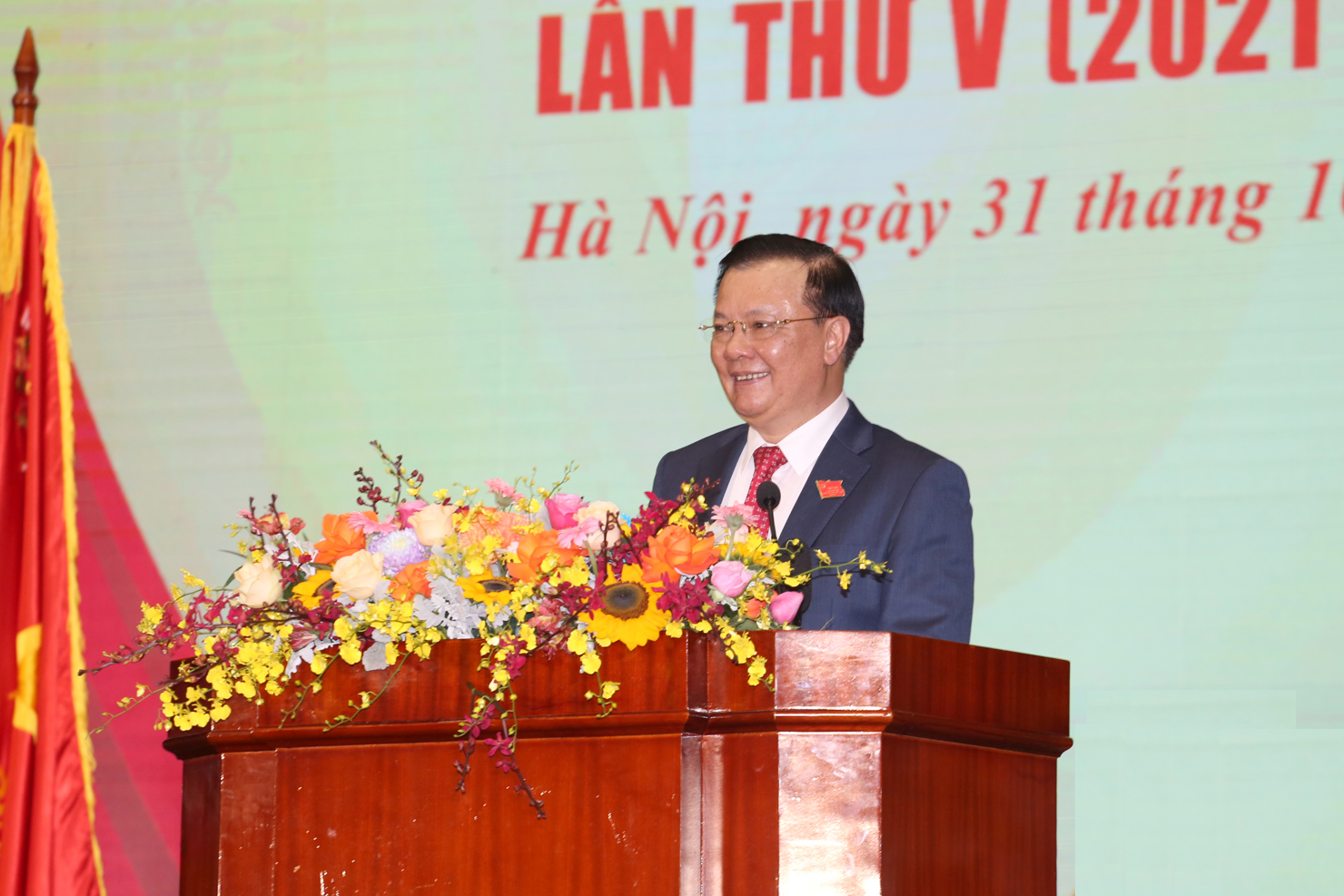 Ðồng chí Đinh Tiến Dũng - Ủy viên Trung ương Ðảng, Bí thư Ban cán sự Đảng, Bộ trưởng Bộ Tài chính, Chủ tịch Hội đồng Thi đua khen thưởng ngành Tài chính phát biểu tại Đại hội.