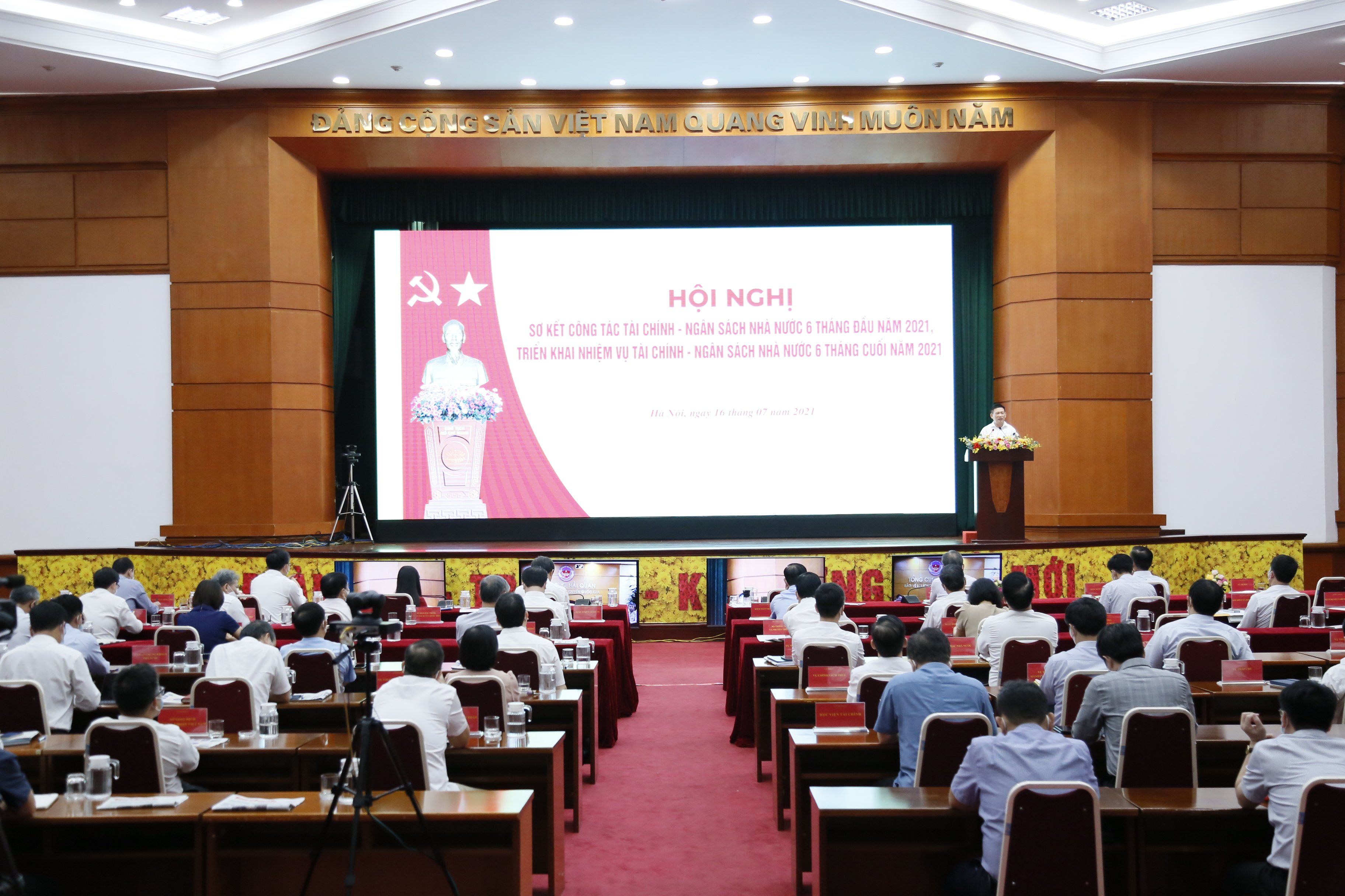 Toàn cảnh hội nghị.