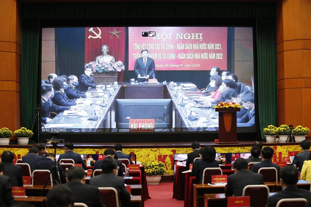  Phó Chủ tịch UBND TP. Hải Phòng Lê Anh Quân trình bày tham luận về tình hình thu - chi NSNN tại điểm cầu TP. Hải Phòng.