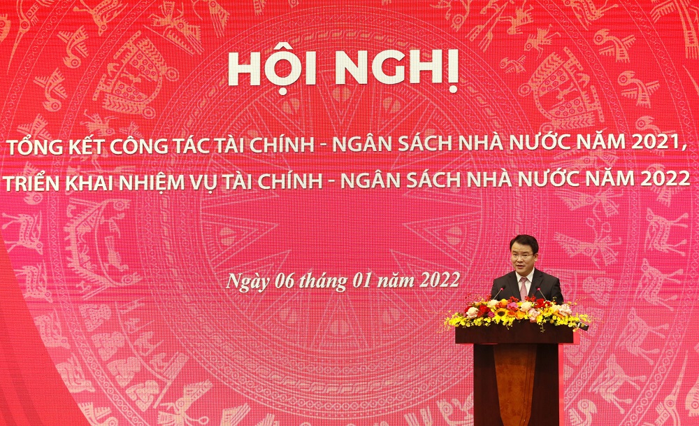 Thứ trưởng Bộ Kế hoạch và Đầu tư Trần Quốc Phương phát biểu tại hội nghị.  