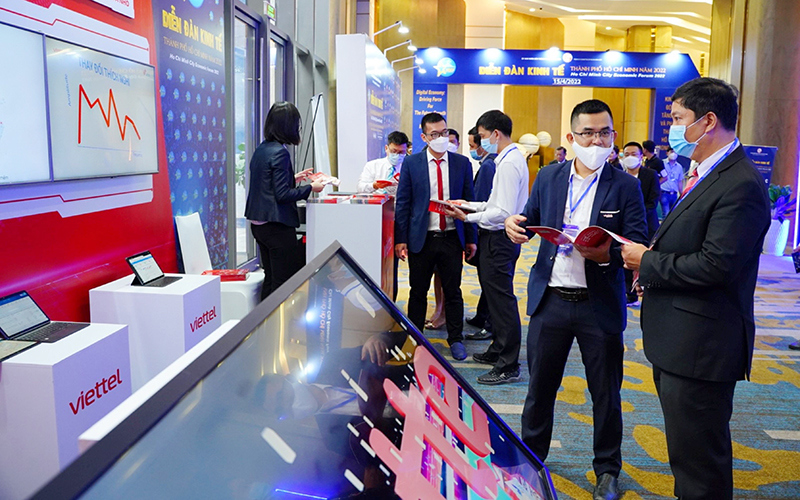 Các giải pháp chuyển đổi số trưng bày tại Diễn đàn kinh tế TP. Hồ Chí Minh năm 2022. Ảnh: Cao Tân/nhandan.vn