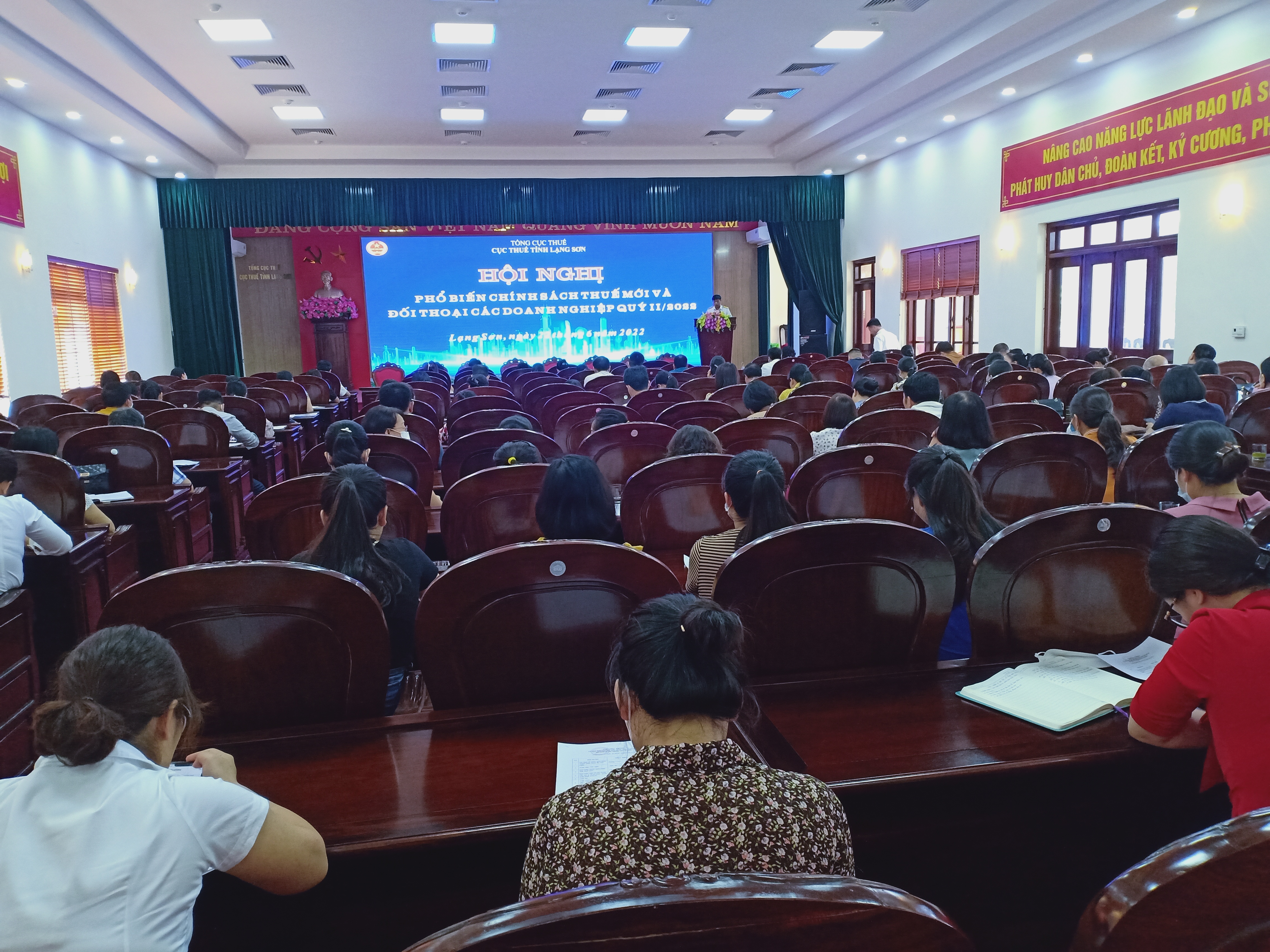 Cục Thuế tỉnh Lạng Sơn phổ biến chính sách thuế mới và đối thoại với doanh nghiệp