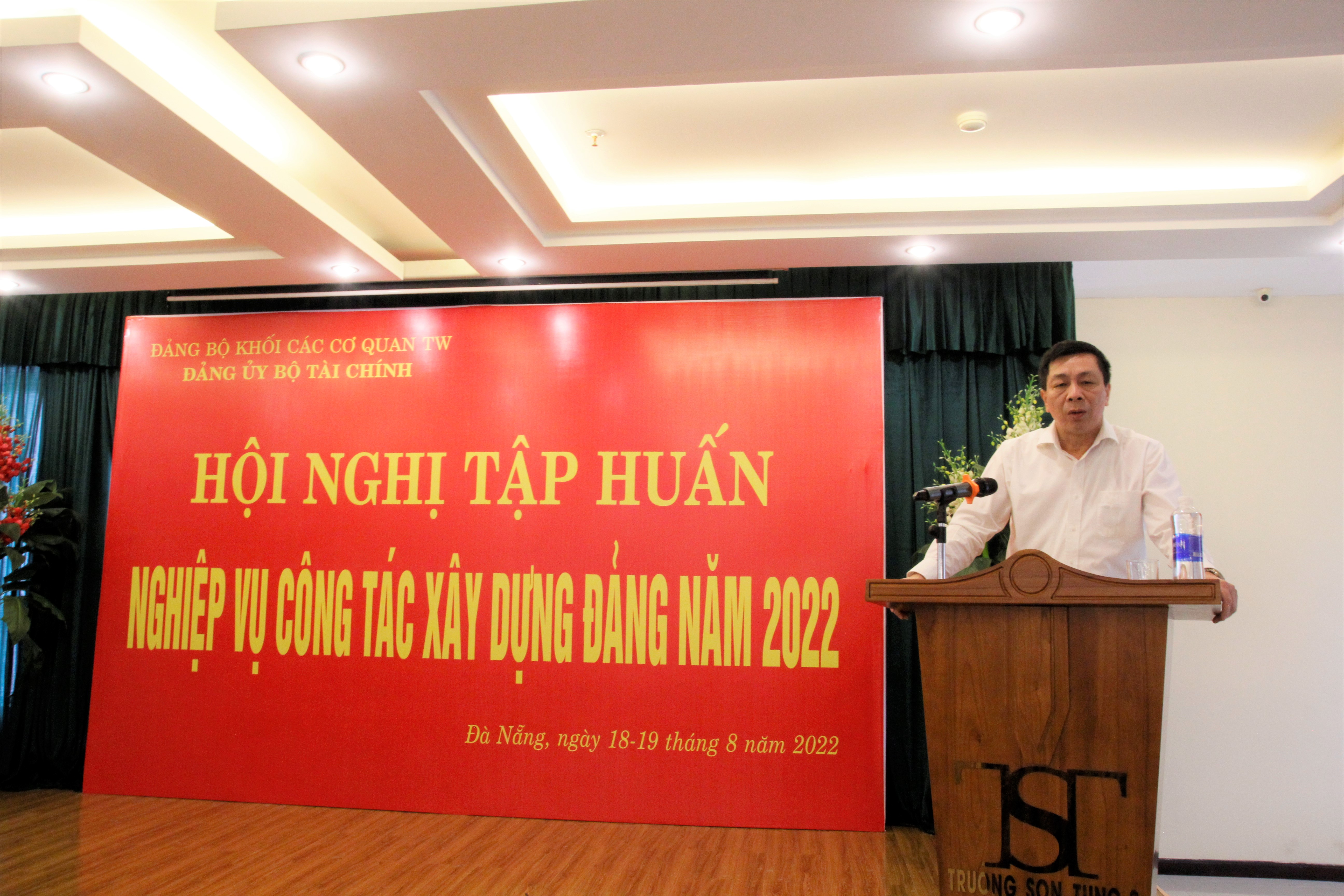 Đồng chí Nguyễn Hữu Thân- Vụ trưởng, Phó Bí thư thường trực Đảng ủy Bộ Tài chính phát biểu bế mạc hội nghị.