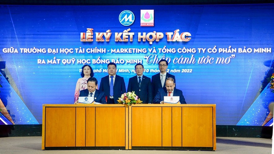 Bộ trưởng Bộ Tài chính Hồ Đức Phớc chứng kiến nghi thức ký kết hợp tác toàn diện  giữa Trường Đại học Tài chính - Marketing và Tổng công ty cổ phần Bảo Minh. Ảnh: Đỗ Doãn