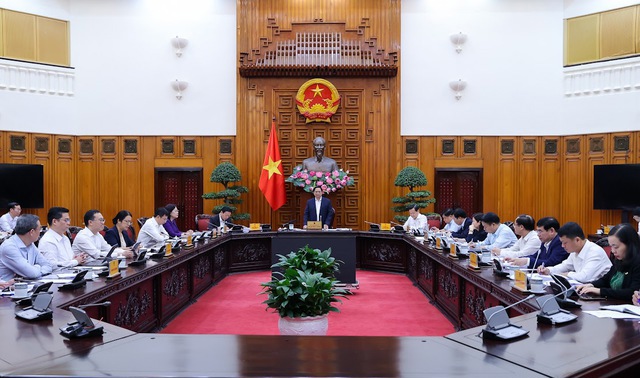 Thủ tướng Phạm Minh Chính chủ trì cuộc họp Thường trực Chính phủ với các bộ, ngành và 5 ngân hàng thương mại Nhà nước. Ảnh: VGP/Nhật Bắc