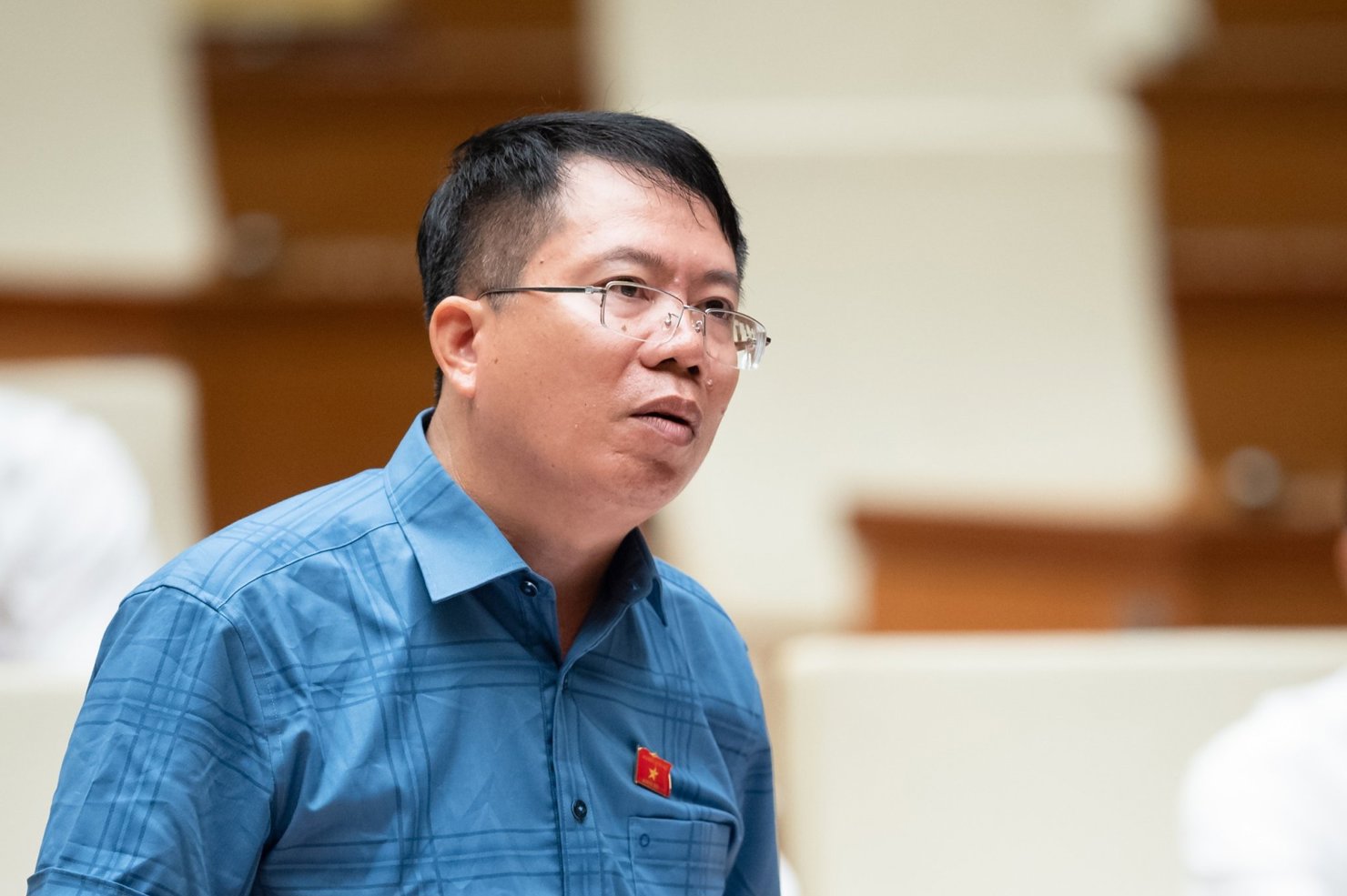 Đại biểu Nguyễn Văn Hiển - Đoàn đại biểu Quốc hội tỉnh Lâm Đồng nêu ý kiến tại phiên họp.