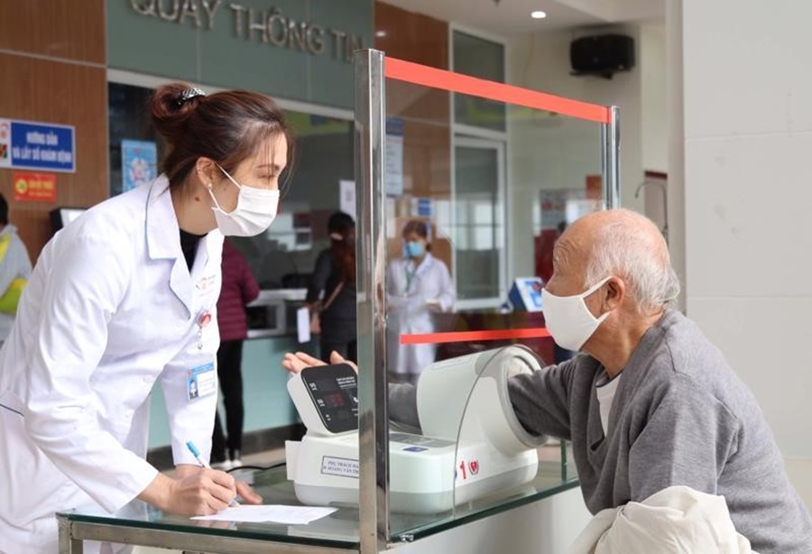 Phát triển vững chắc hệ thống y tế cơ sở, xây dựng mạng lưới y tế rộng khắp, gần dân