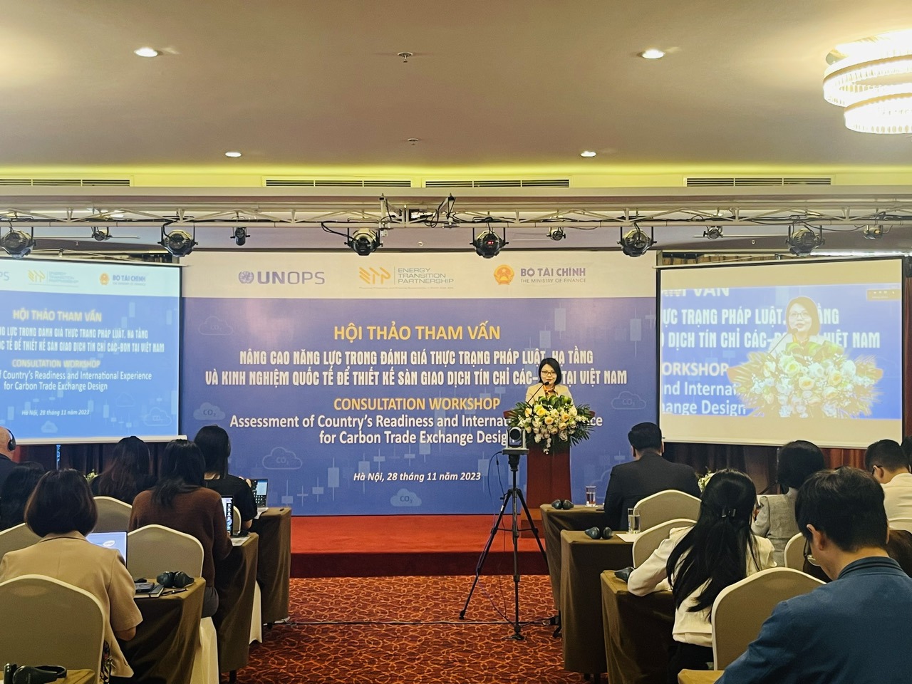 Bà Hồ Thị Hằng – Phó Vụ trưởng Vụ Pháp chế (Bộ Tài chính) phát biểu khai mạc hội thảo.