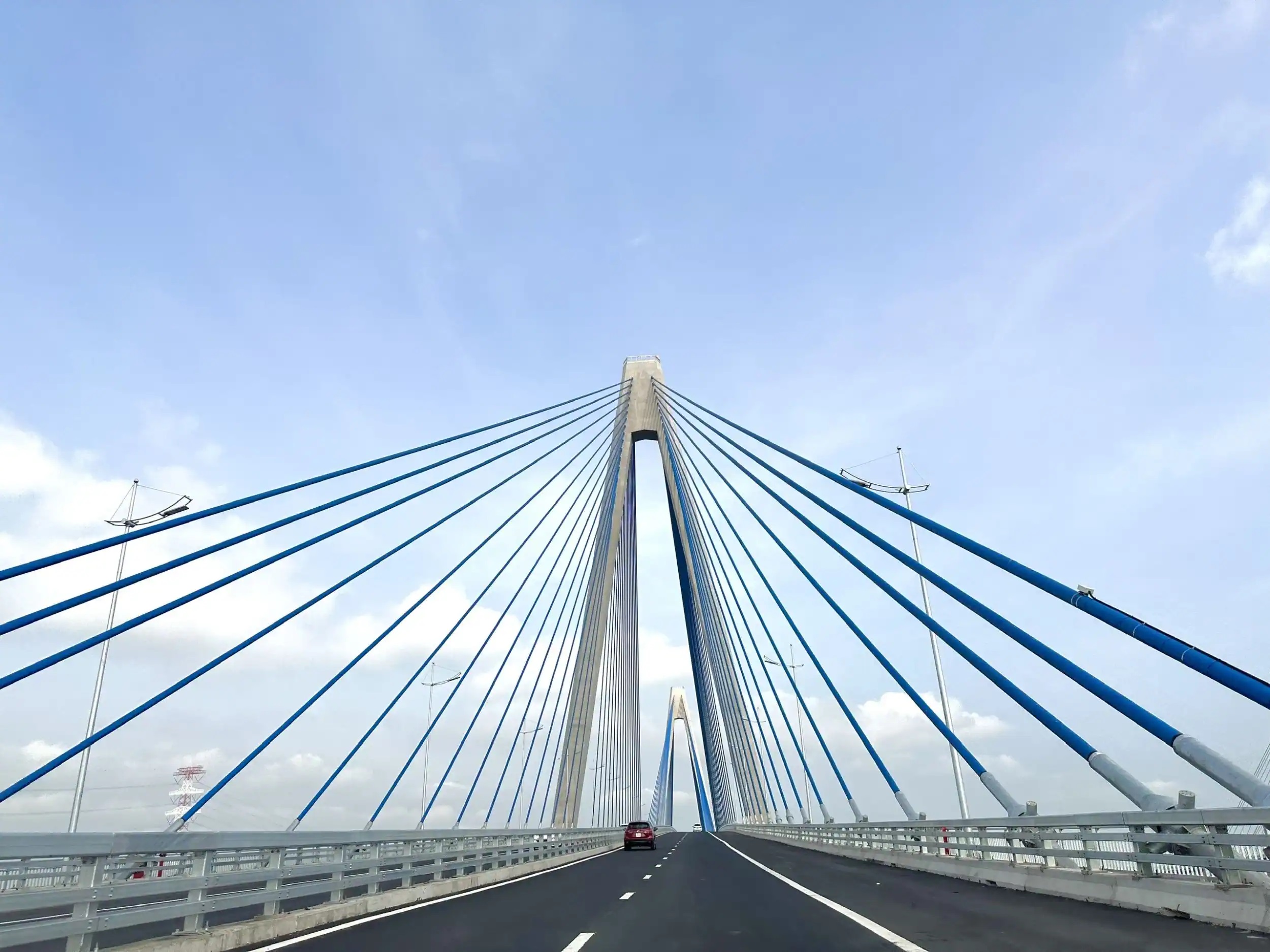 Đột phá phát triển kết cấu hạ tầng giao thông