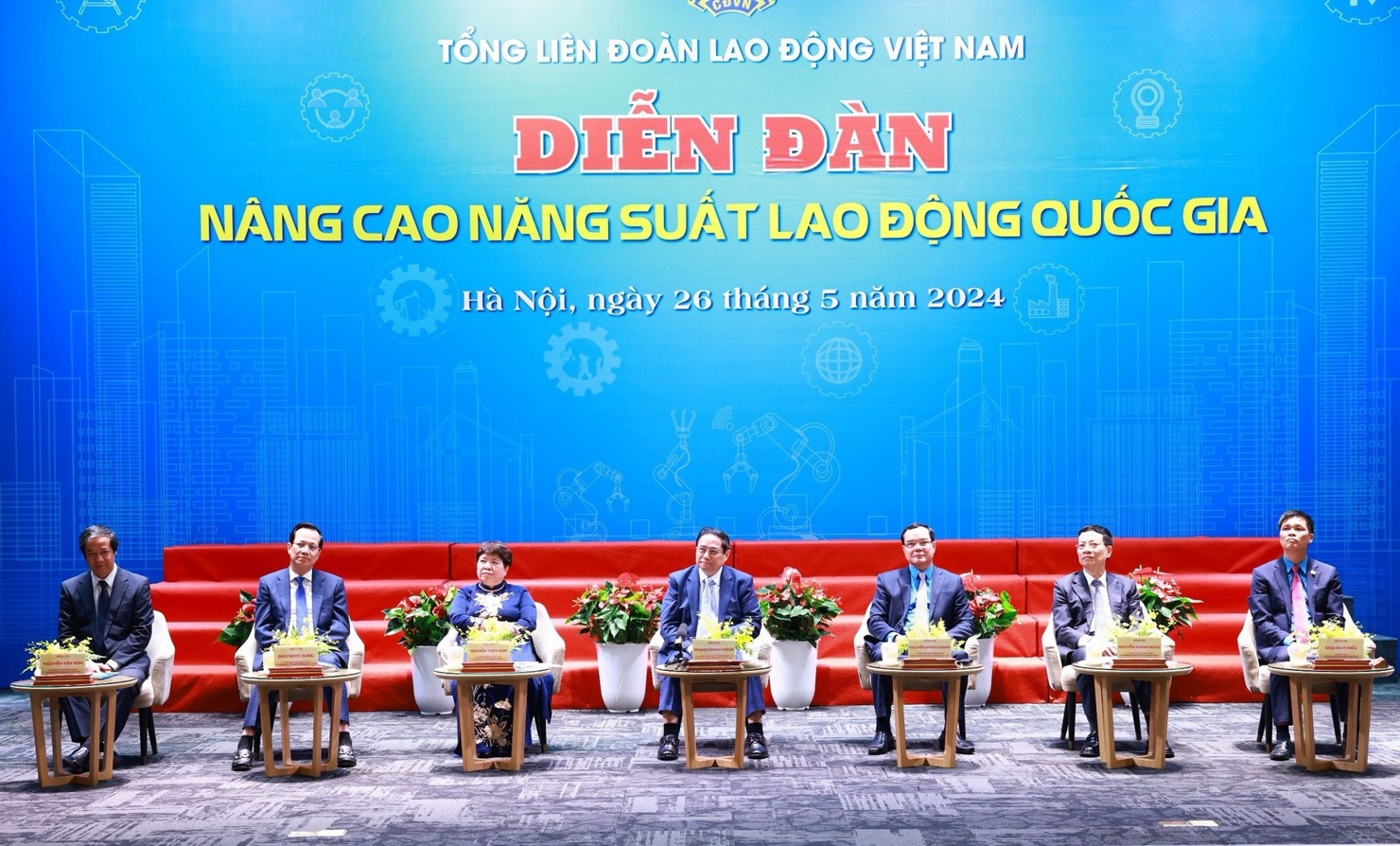 Thủ tướng Phạm Minh Chính và các đại biểu tham dự Diễn đàn 